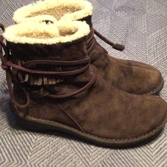 UGG Shoes - UGG size 8 brown suede boots for women